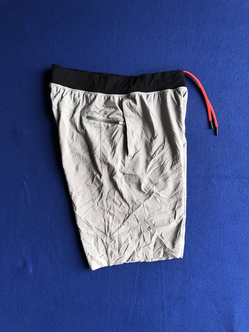 Lululemon Athletic Short (Category: Activewear) located in Sipalay. Submitted by lptulak (Listing ID 1470510242, Image 3). Description: W-28-32 L-19 Good as new No issues 980 only.