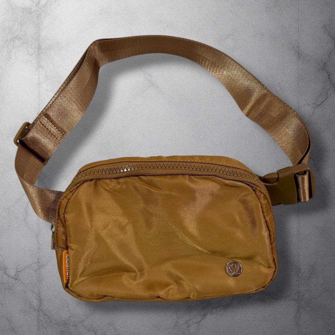 Lululemon Belt Waist Pouch Pack Bag (Category: Belt bags, Clutches and Pouches) located in Cavite. Submitted by itsayaaa (Listing ID 1470539529, Image 1). Description: No issue Excellent Condition.