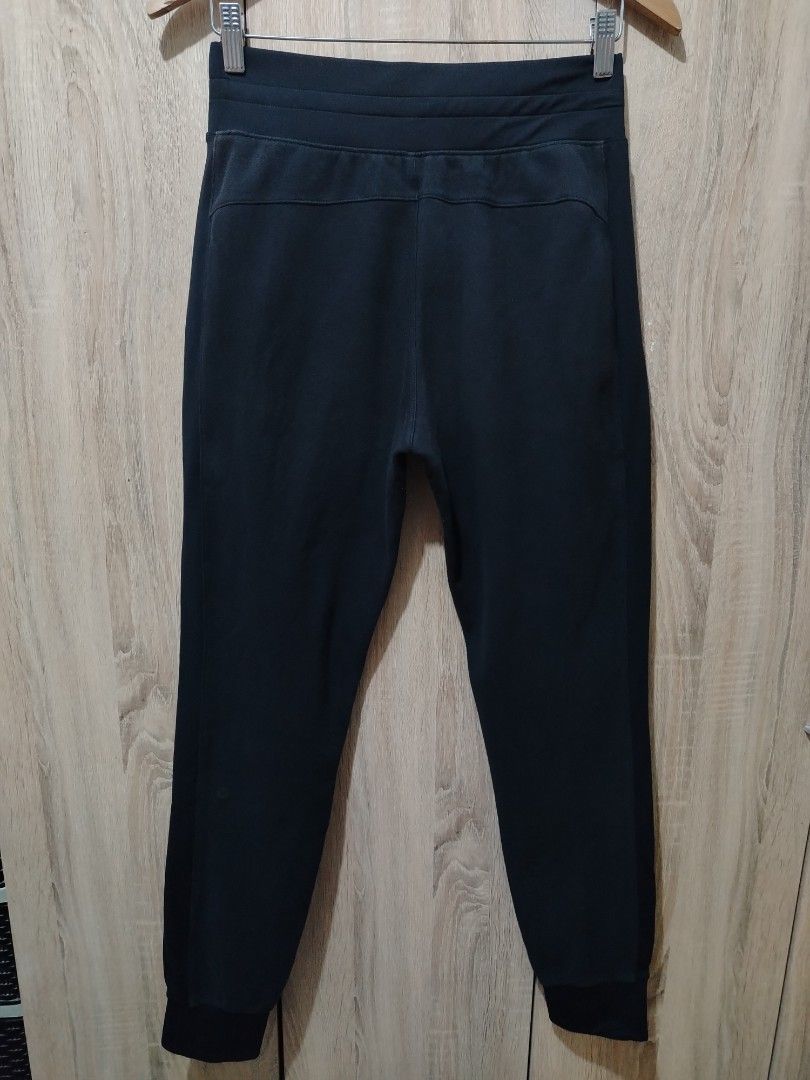 Lululemon Black Jogger (Category: Activewear) located in Plaridel. Submitted by orfdnix (Listing ID 1470451391, Image 2). Description: *LULULEMON jogger Zip pocket Dot 4 Waist: 27-32 Length: 38.5 Excellent Condition Loc: Bulacan.
