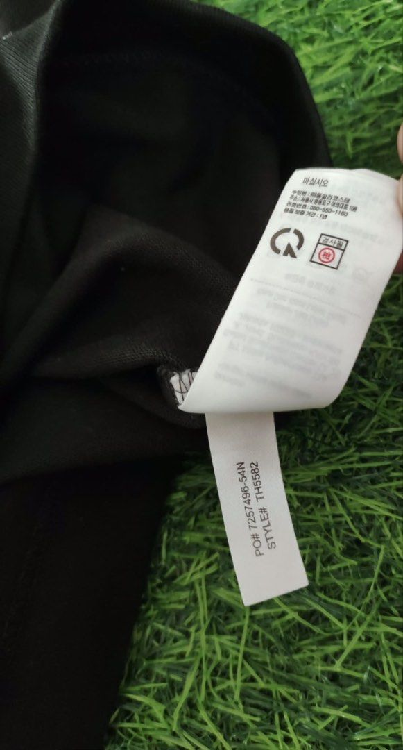 Lululemon Black Joggers Size L (Category: Joggers) located in Makati City. Submitted by rare_thrift_stuff (Listing ID 1470359699, Image 2). Description: - Brand: Lululemon - Item: Athletic Pants - Color: Black - Size: L (Tag attached, brand new) - Material: 87% Nylon, 13% Lycra Elastane - Features: Convenient side slip pockets, iconic logo printed near the right knee - Origin: Designed in Vancouver, made in the Philippines.