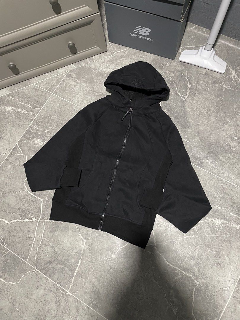Lululemon Black Zip-Up Hoodie (Category: Coats, Jackets and Outerwear) located in Buenavista. Submitted by ivoperez27 (Listing ID 1470403568, Image 1). Description: - Brand: Lululemon - Color: Solid Black - 19 width 23.5 length - Style: Full-zip hoodie with long sleeves - Details: Signature logo zip pull, embroidered logo on the hood - Fit/Comfort: Ribbed side panels and cuffs for a great fit - Condition: Clean and well-maintained.