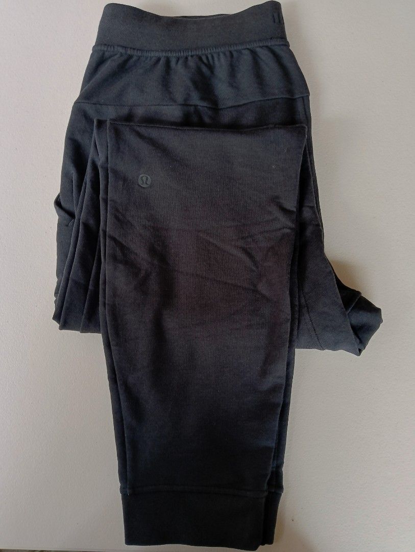 Lululemon City Sweat Jogger Pants (Category: Joggers) located in Rizal. Submitted by timeless_shop (Listing ID 1470384051, Image 3). Description: Original Lululemon City Sweat Men's Jogger *** Like New*** - Size: Medium on tag - Waist: 14" flat laid - Length: 40 inches - Best fit: 29-33 waist 🌟 Condition: 9.9/10 Like New - No issue at all at malinis din ito 🎨 Color Rate: 9.9/10 - Black na black hindi luma 🧵 Fabric: City Sweat - malambot, Frenc