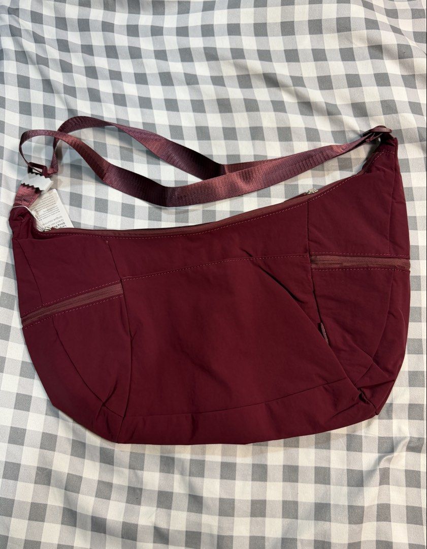 Lululemon Large Slouchy Sling Bag Maroon (Category: Cross-body Bags) located in Makati City. Submitted by gigidvd (Listing ID 1470444946, Image 2). Description: - Brand new Light Classic Maroon Slouchy Sling Bag - Curved silhouette that tucks close to the body - Adjustable shoulder strap for a custom fit - Storage: Zippered main compartment with interior organization pockets.