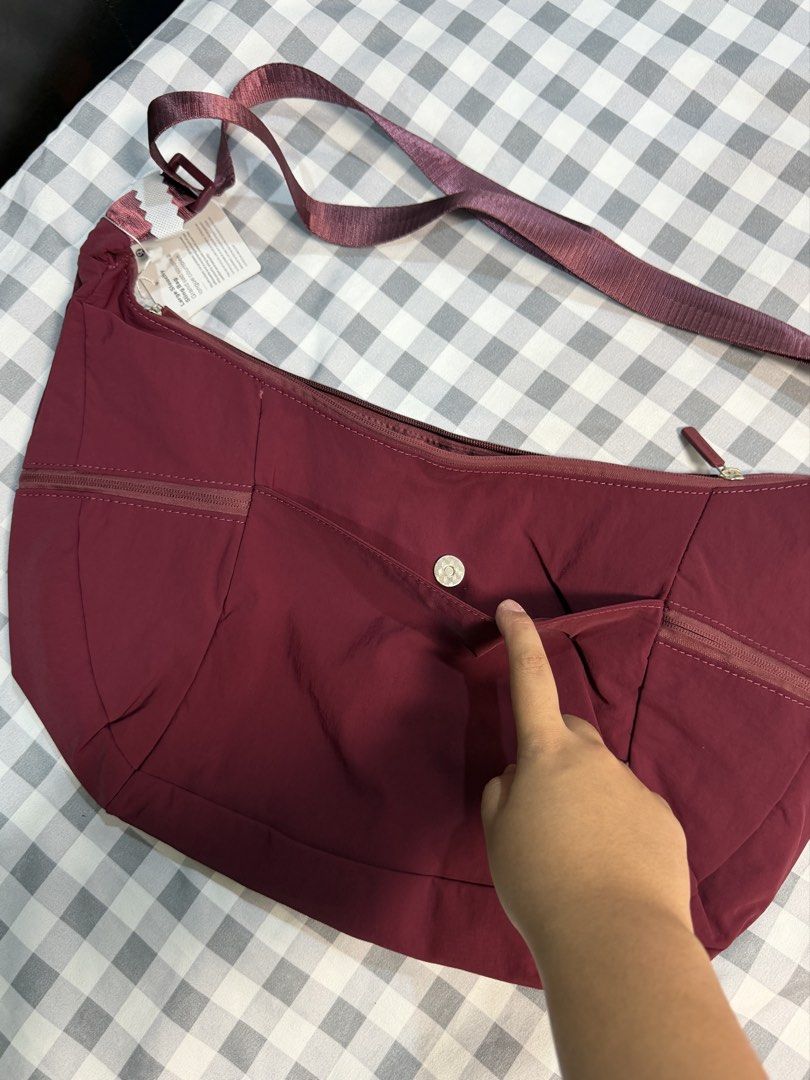 Lululemon Large Slouchy Sling Bag Maroon (Category: Cross-body Bags) located in Makati City. Submitted by gigidvd (Listing ID 1470444946, Image 3). Description: - Brand new Light Classic Maroon Slouchy Sling Bag - Curved silhouette that tucks close to the body - Adjustable shoulder strap for a custom fit - Storage: Zippered main compartment with interior organization pockets.