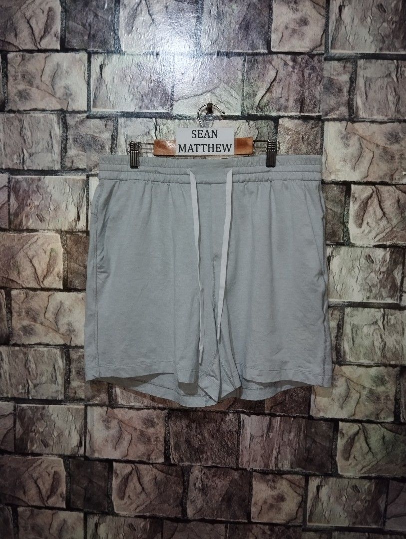 Lululemon Men's Soft Jersey Short 5" (Category: Activewear) located in Los Banos. Submitted by streetthrift_ph (Listing ID 1470349189, Image 1). Description: Lululemon Men's Soft Jersey Short 5" Color : Gray Missing maintag Size Large Waistline : 32-40 Stretch Length : 17 Hem : 13.3 Inseam : 5" Excellent condition Price : 2680 only Free Shipping! Payment first ✅ Mop : Gcash only Courier : J&T Express 📍 Los Baños Laguna Thanks!.