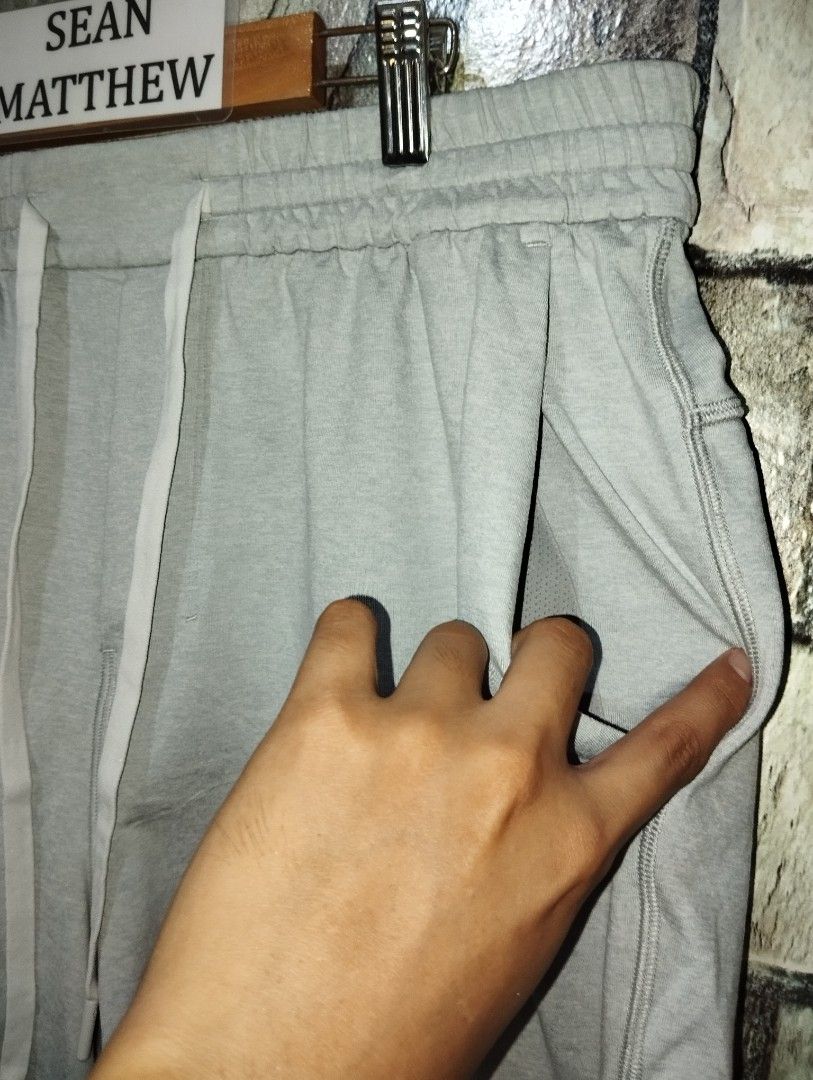 Lululemon Men's Soft Jersey Short 5" (Category: Activewear) located in Los Banos. Submitted by streetthrift_ph (Listing ID 1470349189, Image 3). Description: Lululemon Men's Soft Jersey Short 5" Color : Gray Missing maintag Size Large Waistline : 32-40 Stretch Length : 17 Hem : 13.3 Inseam : 5" Excellent condition Price : 2680 only Free Shipping! Payment first ✅ Mop : Gcash only Courier : J&T Express 📍 Los Baños Laguna Thanks!.