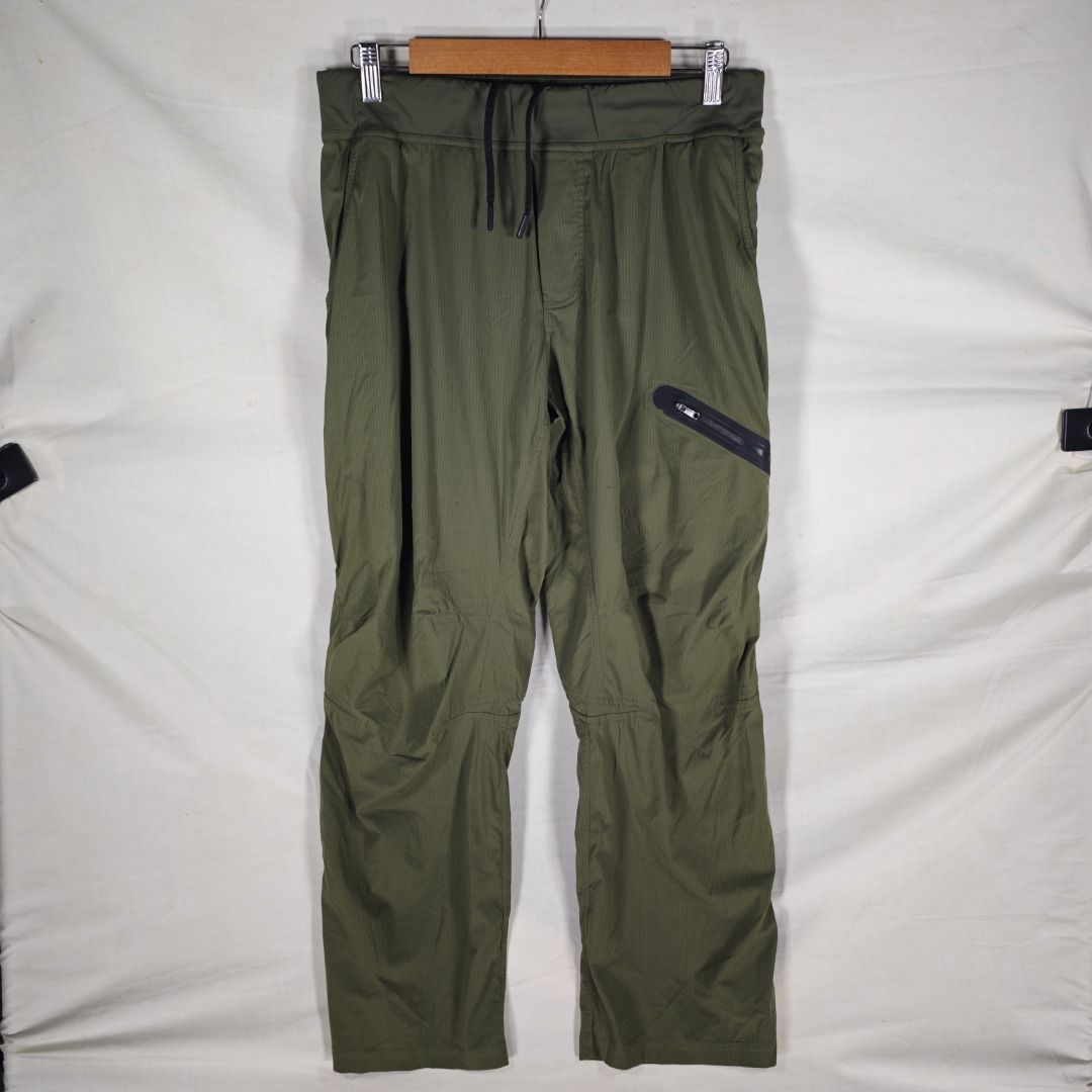 Lululemon Men's Surge / License to Train Technical Cargo Pants / Size ...