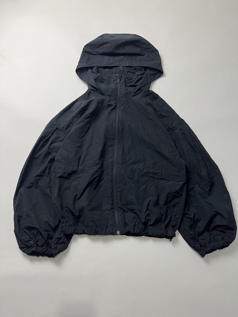 Lululemon Packable Hood Jacket (Category: Coats, Jackets and Outerwear) located in Makati City. Submitted by ufcknwthbst (Listing ID 1470362913, Image 1). Description: 20 inch width 23 inch length 9.5/10 condition No issue.