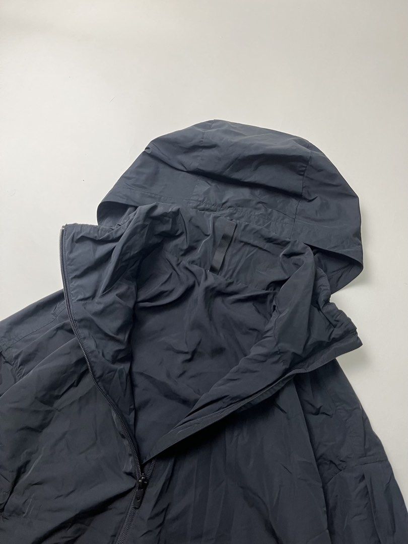Lululemon Packable Hood Jacket (Category: Coats, Jackets and Outerwear) located in Makati City. Submitted by ufcknwthbst (Listing ID 1470362913, Image 3). Description: 20 inch width 23 inch length 9.5/10 condition No issue.