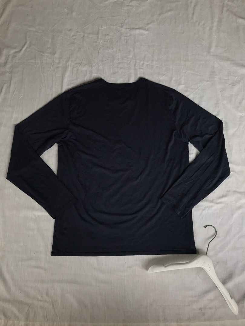 LULULEMON Quickdry Longsleeve (Category: Activewear) located in San Fernando. Submitted by ramjames18 (Listing ID 1470367442, Image 3). Description: •LULULEMON Longsleeve 🔥 -Excellent Condition -9.+/10 Color Rate (need wash) -Sweat Wicking / 4-Way Stretch / Quickdry -Dimes:22x28 -fits Large to XL Pm sa interested ! 📥📥.