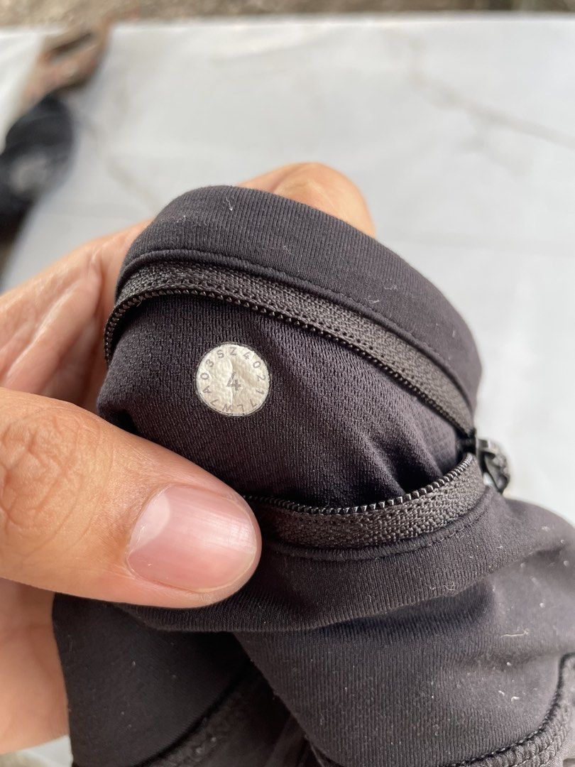 Lululemon short(dot4) (Category: Activewear) located in New Bataan. Submitted by rebisa.404 (Listing ID 1470407992, Image 2). Description: Lululemon short Dot4 28 waist 10 length Need wash issue fade logo.