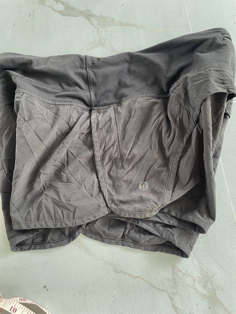 Lululemon short(dot4) (Category: Activewear) located in New Bataan. Submitted by rebisa.404 (Listing ID 1470407992, Image 1). Description: Lululemon short Dot4 28 waist 10 length Need wash issue fade logo.
