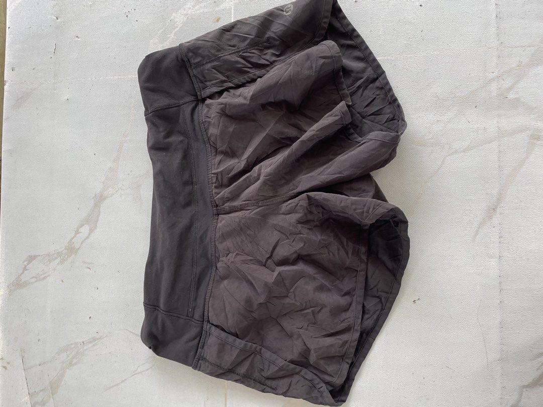 Lululemon short(dot4) (Category: Activewear) located in New Bataan. Submitted by rebisa.404 (Listing ID 1470407992, Image 3). Description: Lululemon short Dot4 28 waist 10 length Need wash issue fade logo.
