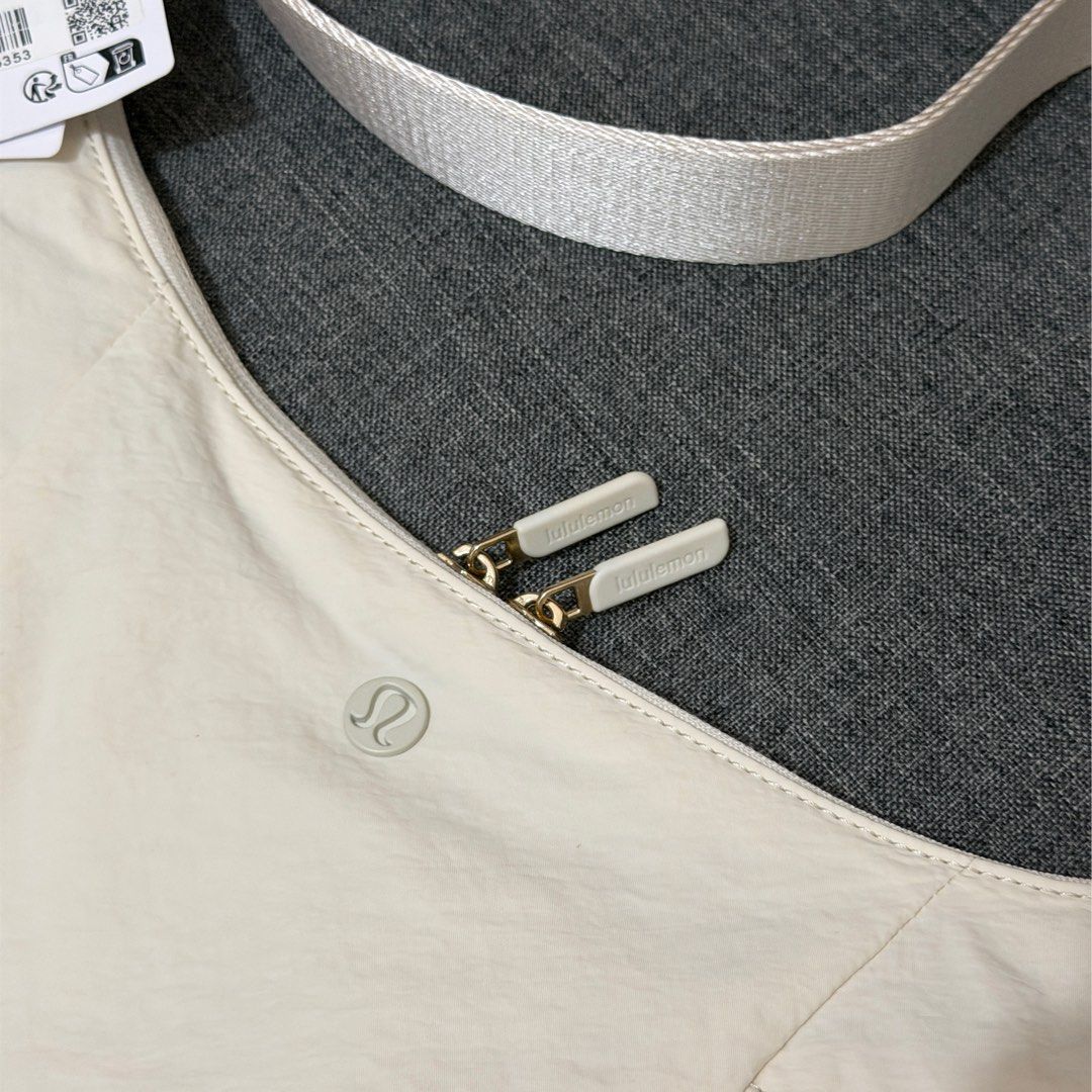 Lululemon Slouchy Bag 6L (Category: Cross-body Bags) located in Manila. Submitted by happy_icedmatcha (Listing ID 1470531244, Image 2). Description: authentic lululemon slouchy bag 6l 🍋 ✨ 1 pc available on hand and ready to ship! 🇯🇵 purchased through a japan pasabuy (extra order) 📦 on hand and ready to ship 💌 first come, first served!.