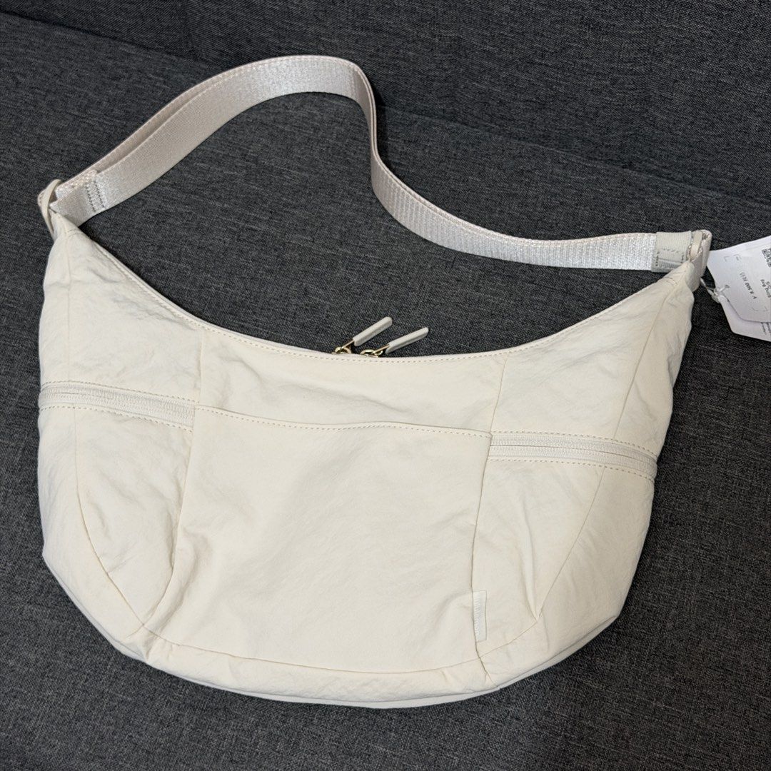 Lululemon Slouchy Bag 6L (Category: Cross-body Bags) located in Manila. Submitted by happy_icedmatcha (Listing ID 1470531244, Image 3). Description: authentic lululemon slouchy bag 6l 🍋 ✨ 1 pc available on hand and ready to ship! 🇯🇵 purchased through a japan pasabuy (extra order) 📦 on hand and ready to ship 💌 first come, first served!.