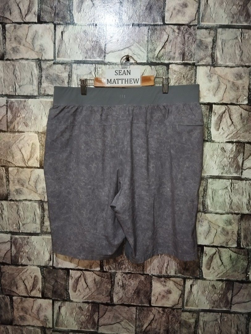 Lululemon T.H.E. Short (Category: Activewear) located in Los Banos. Submitted by streetthrift_ph (Listing ID 1470349490, Image 2). Description: Lululemon T.H.E. Short Cut maintag Size XL Waistline : 34-42 Stretch Length : 20.5 Hem : 12 Inseam : 10" With inner cycling Excellent condition Price : 2180 only Free Shipping! Payment first ✅ Mop : Gcash only Courier : J&T Express 📍 Los Baños Laguna Thanks!.