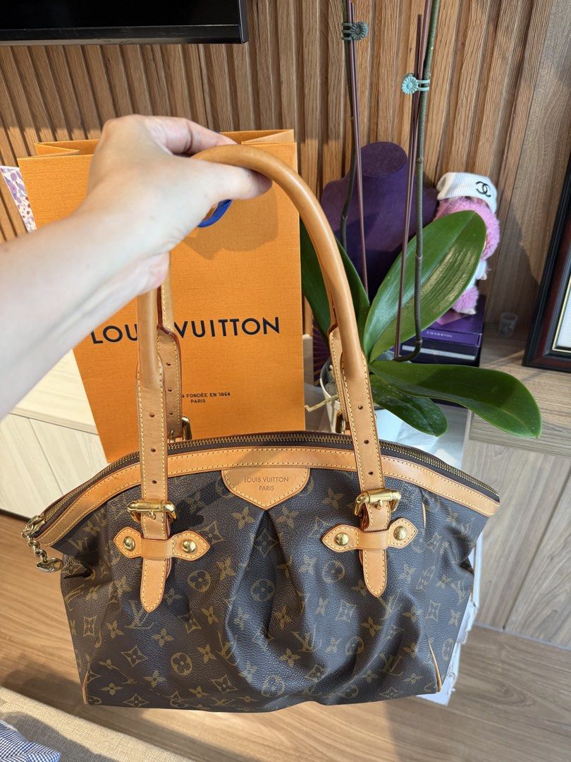 LV BAG- Tivoli monogram GM (Category: Shoulder Bags) located in Makati City. Submitted by lambogirl (Listing ID 1470414310, Image 1). Description: ✔️In excellent condition- minimal signs of used ✔️Frew shipping or pick up (Makati) ✔️comes with dust bag, and entrupy (authenticity card).