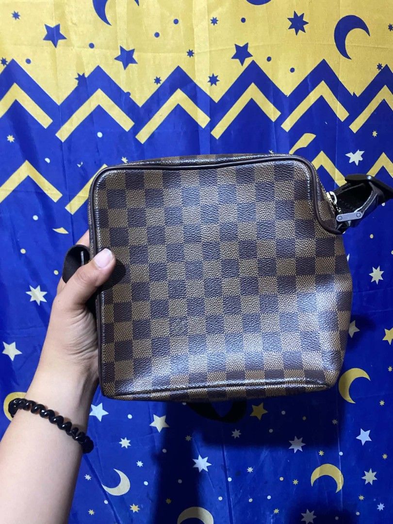 LV DAMIER EBENE OLAV PM BAG (Category: Shoulder Bags) located in Tagum. Submitted by danelle_closet1106 (Listing ID 1470457318, Image 2). Description: LIKE NEW CONDITION NO ISSUES NO DENTS OR ANYTHING AUTHENTIC.