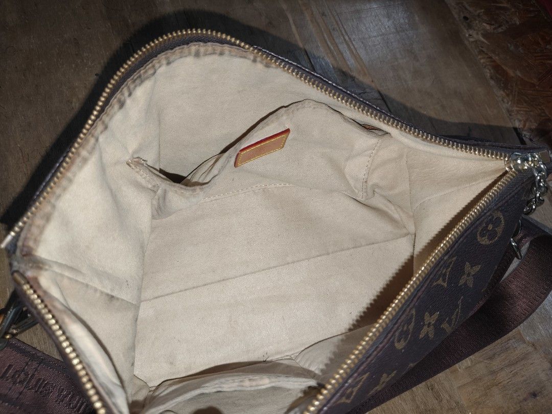 LV Sling Bag (Unverified fresh bought from Ukay) (Category: Cross-body Bags) located in Binan City. Submitted by zeinarf_finds (Listing ID 1470459436, Image 3). Description: Condition: Pre-loved (Sourced from ukay-ukay) ‎​Sourced from ukay-ukay ‎​Excellent material with sturdy hardware and clean interior. ‎​Great budget-friendly option for everyday use or casual outfits. ‎​Inclusions: Bag and strap as shown in photos. ‎.