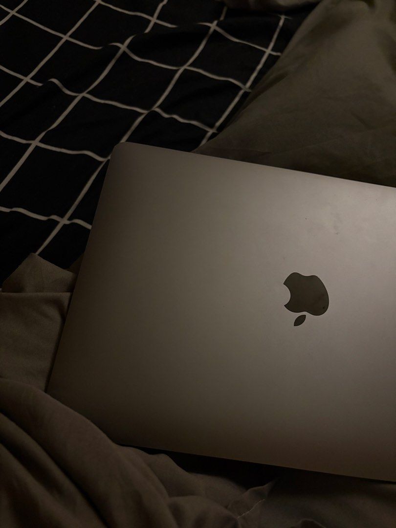 Macbook Air M1 (Category: Laptops & Notebooks) located in Cagayan de Oro. Submitted by suta.__.ph (Listing ID 1470550337, Image 2). Description: batt health: 84% storage and ram: 256gb ssd, 8gb ram accessories: orig box and adapter, but no working charging cable condition: no issues hamis pa inampingan lady owned rfs: for savings since recent grad never been opened/repaired original purchase price: ₱47,000 .