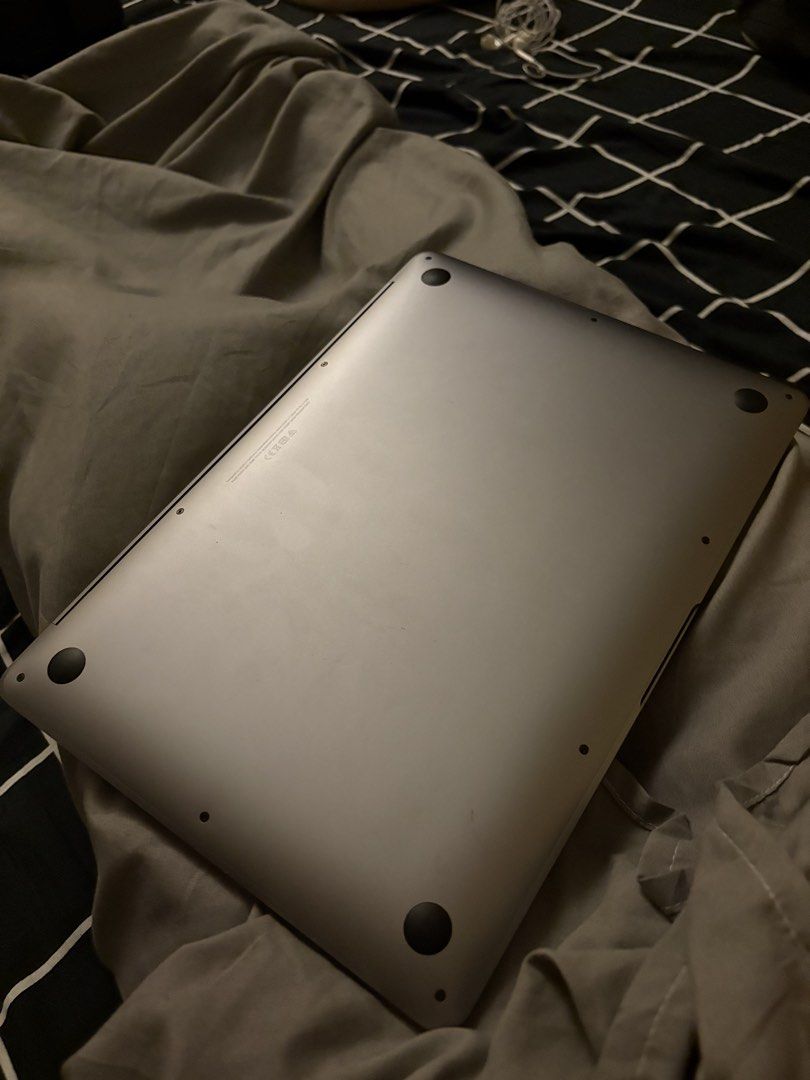 Macbook Air M1 (Category: Laptops & Notebooks) located in Cagayan de Oro. Submitted by suta.__.ph (Listing ID 1470550337, Image 3). Description: batt health: 84% storage and ram: 256gb ssd, 8gb ram accessories: orig box and adapter, but no working charging cable condition: no issues hamis pa inampingan lady owned rfs: for savings since recent grad never been opened/repaired original purchase price: ₱47,000 .