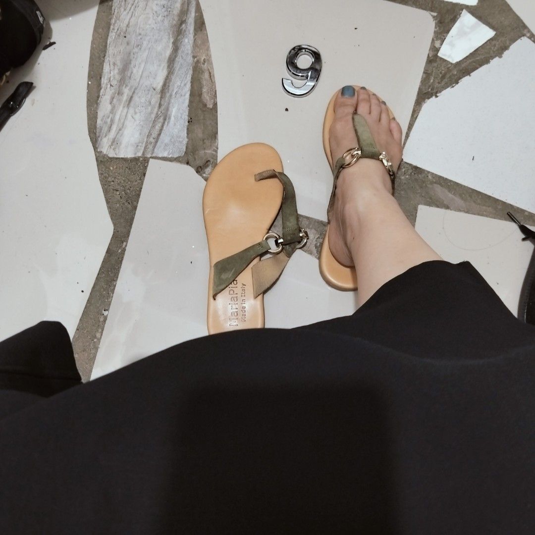 Made in Italy (Category: Flats & Sandals) located in El Salvador. Submitted by francheskaukayukay (Listing ID 1470423494, Image 1). Description: .