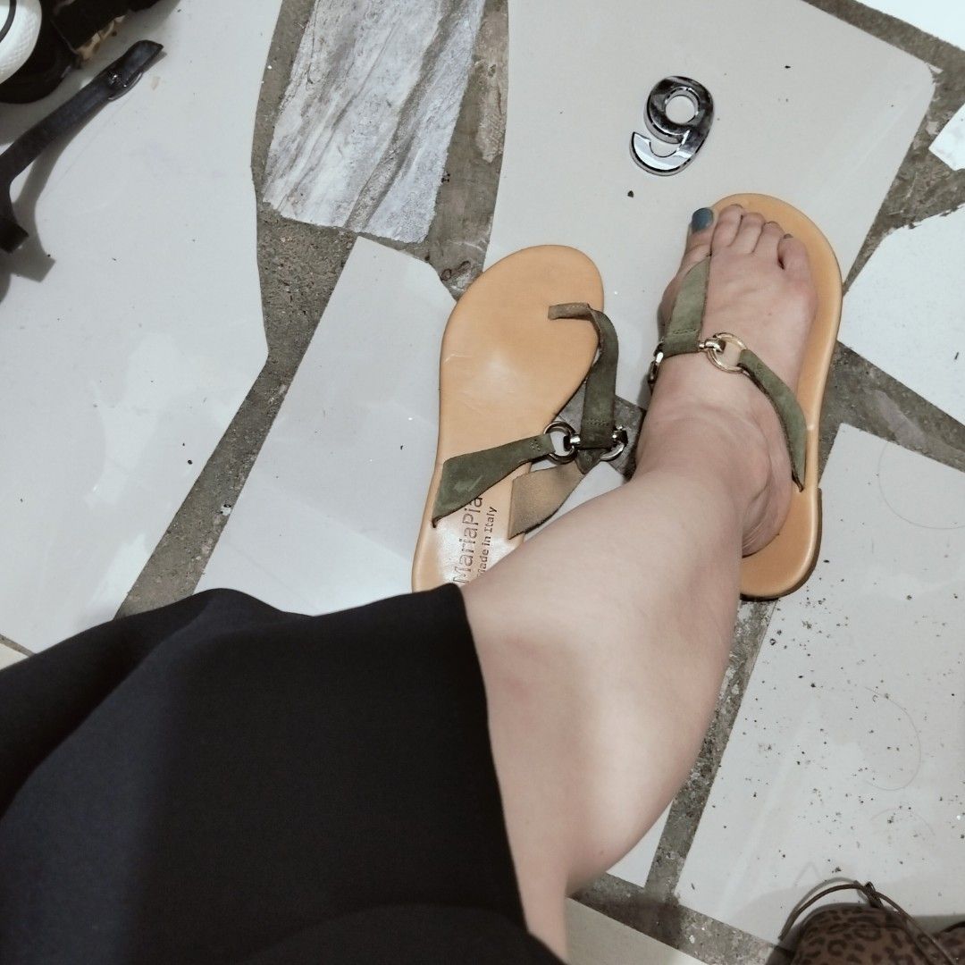 Made in Italy (Category: Flats & Sandals) located in El Salvador. Submitted by francheskaukayukay (Listing ID 1470423494, Image 2). Description: .