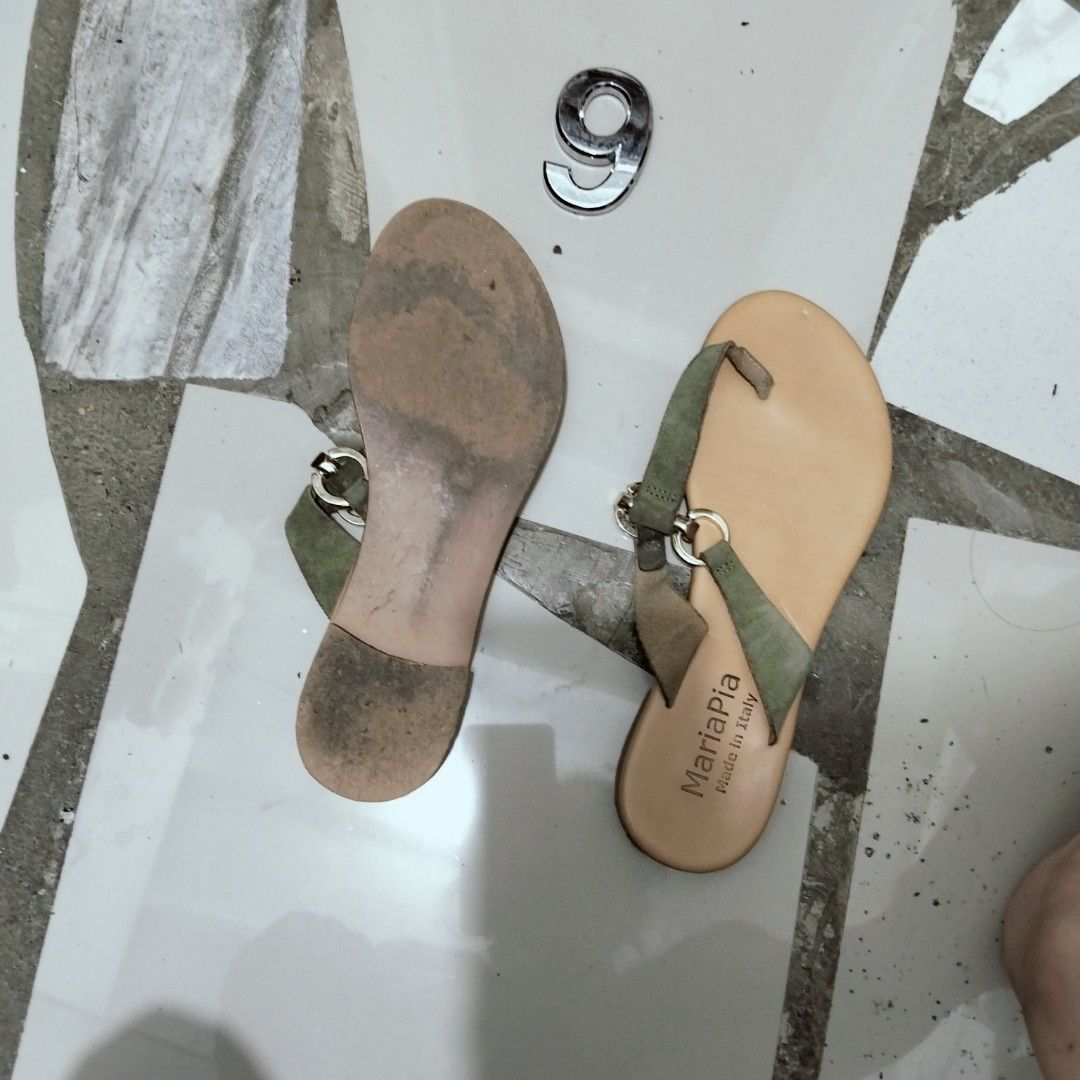 Made in Italy (Category: Flats & Sandals) located in El Salvador. Submitted by francheskaukayukay (Listing ID 1470423494, Image 3). Description: .