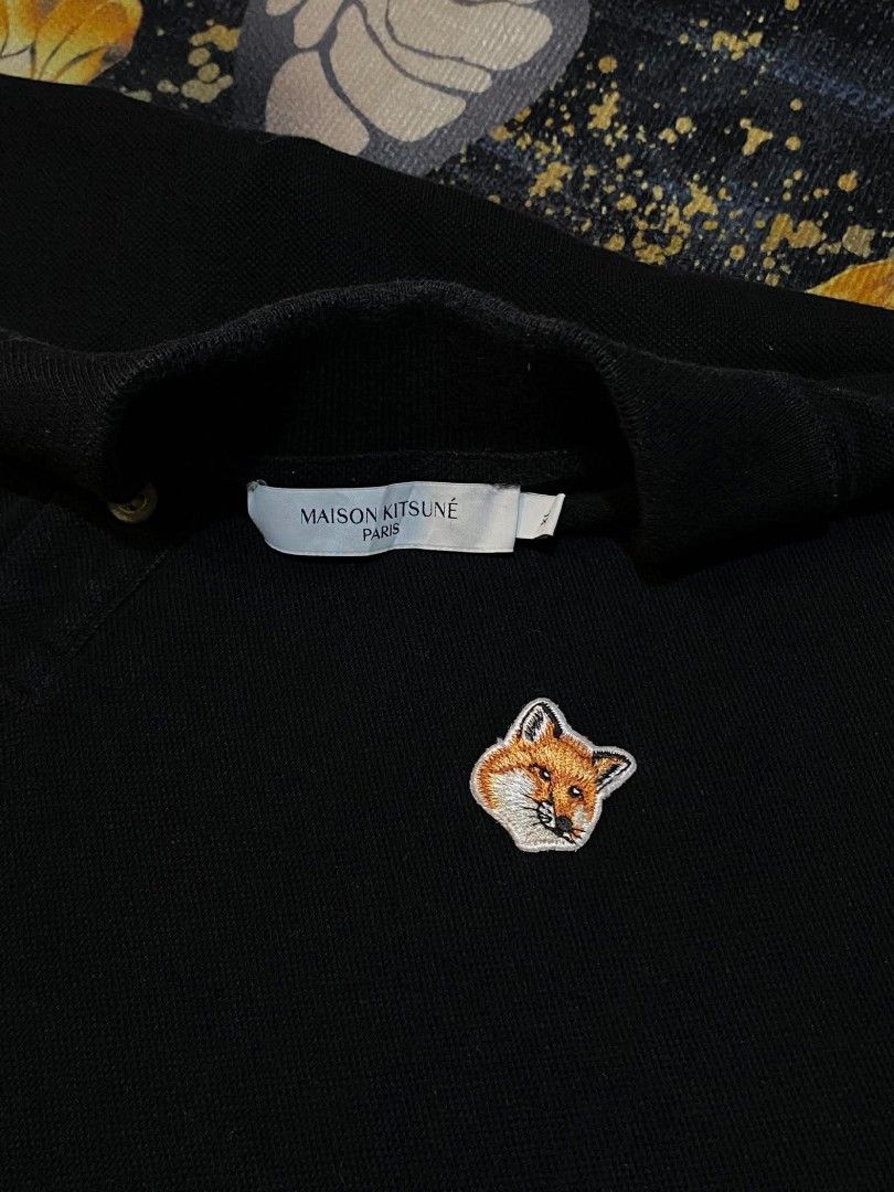 Maison Kitsuné Fox Head Patch Polo Shirt Black XL (Category: Tshirts & Polo Shirts ) located in Manila. Submitted by thrift_sta.20 (Listing ID 1470375821, Image 3). Description: - Brand: Maison Kitsuné - Style: Classic black polo shirt - Size: XL - Material: 100% cotton - Details: Iconic embroidered fox head patch, 3-button placket - Perfect for smart-casual everyday wear.