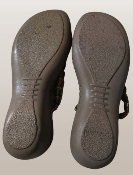MAJESTIK GREEN SANDALS US 5 (Category: Flats & Sandals) located in Marikina City. Submitted by minimalistmanila (Listing ID 1470492143, Image 3). Description: Majestik green wood beaded sandals. US 5. Never used. Might need wiping as kept in storage hence on sale. Order now! .