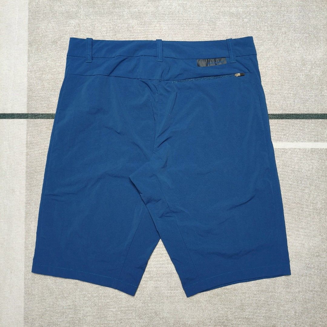 Mammut Men's Hiking V Shorts (Category: Activewear) located in Bulacan. Submitted by yakunimonkey (Listing ID 1470556411, Image 3). Description: Mammut Men's Hiking V Shorts Size 30-32 waist Length: 20 Features: •Durable, high-stretch polyamide material with spandex for freedom of movement •Quick-drying and breathable •Reliable protection from strong sunlight •Wicking finish for moisture management •Belt loops •Two zippered side pockets •Seat poc