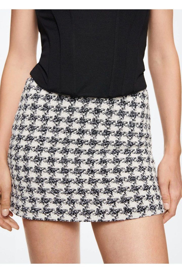 Mango Tweed Mini Skirt (Category: Skirts) located in Manila. Submitted by beabeep (Listing ID 1470471790, Image 2). Description: .