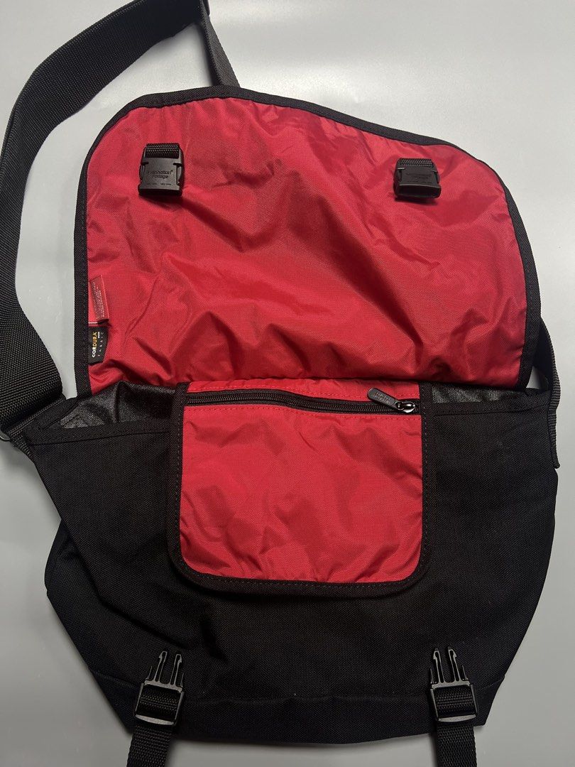 Manhattan Portage Bag (Category: Sling Bags) located in Ragay. Submitted by sergesalgado (Listing ID 1470495961, Image 3). Description: Manhattan Portage Bag Cordura Fabric No issue Size:on Pic .