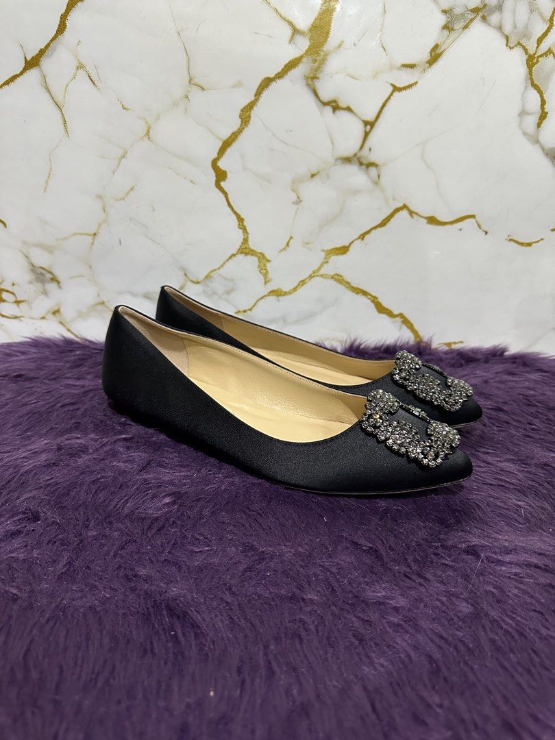 Manolo Blahnik hangisi flat (Category: Flats & Sandals) located in Marikina City. Submitted by georgiaprelovestuff (Listing ID 1470460064, Image 2). Description: size 37 PLEASE READ BEFORE MAKING AN OFFER: 🔹No inclusions since this is preloved 🔹NO to low ballers please 🔹NO meetups due to busy schedule 🔹If you make an offer, please get the item let's not waste each other's time 🔹NO return NO exchange NO cancellation 🔹Please manage your expec