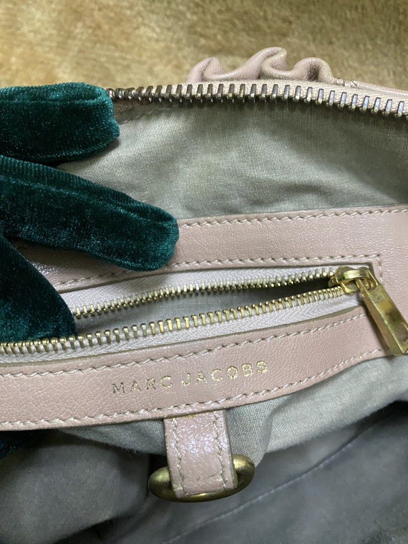 MARC JACOBS (Category: Cross-body Bags) located in Buhi. Submitted by nyleeshop0.0 (Listing ID 1470513244, Image 3). Description: Marc Jacobs Quilted Bag see last 3 photos of flaw Msg for further inquiry if any Price + Sf.