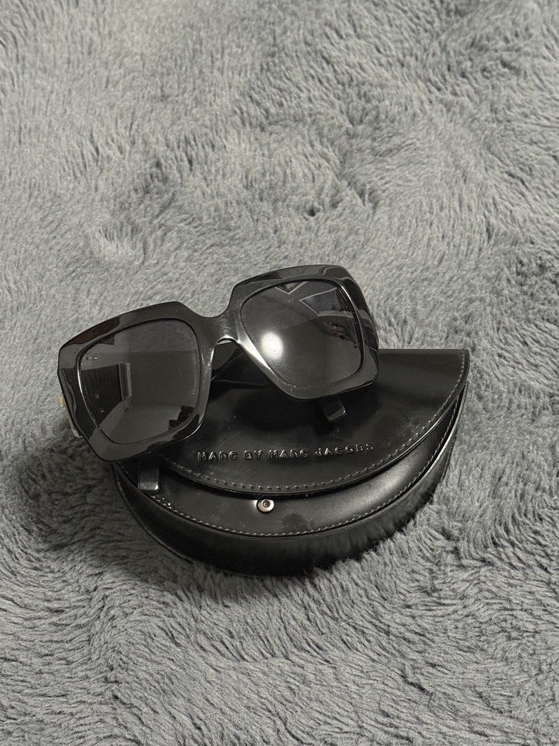 Marc Jacobs Sunglasses (Category: Sunglasses & Eyewear) located in Koronadal. Submitted by chaifinds (Listing ID 1470518448, Image 1). Description: Marc Jacobs Sunglasses With minor scratches From 🇸🇪 100% original.