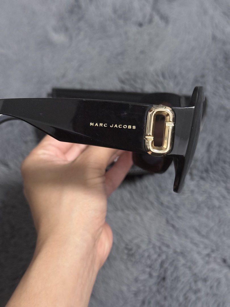 Marc Jacobs Sunglasses (Category: Sunglasses & Eyewear) located in Koronadal. Submitted by chaifinds (Listing ID 1470518448, Image 2). Description: Marc Jacobs Sunglasses With minor scratches From 🇸🇪 100% original.