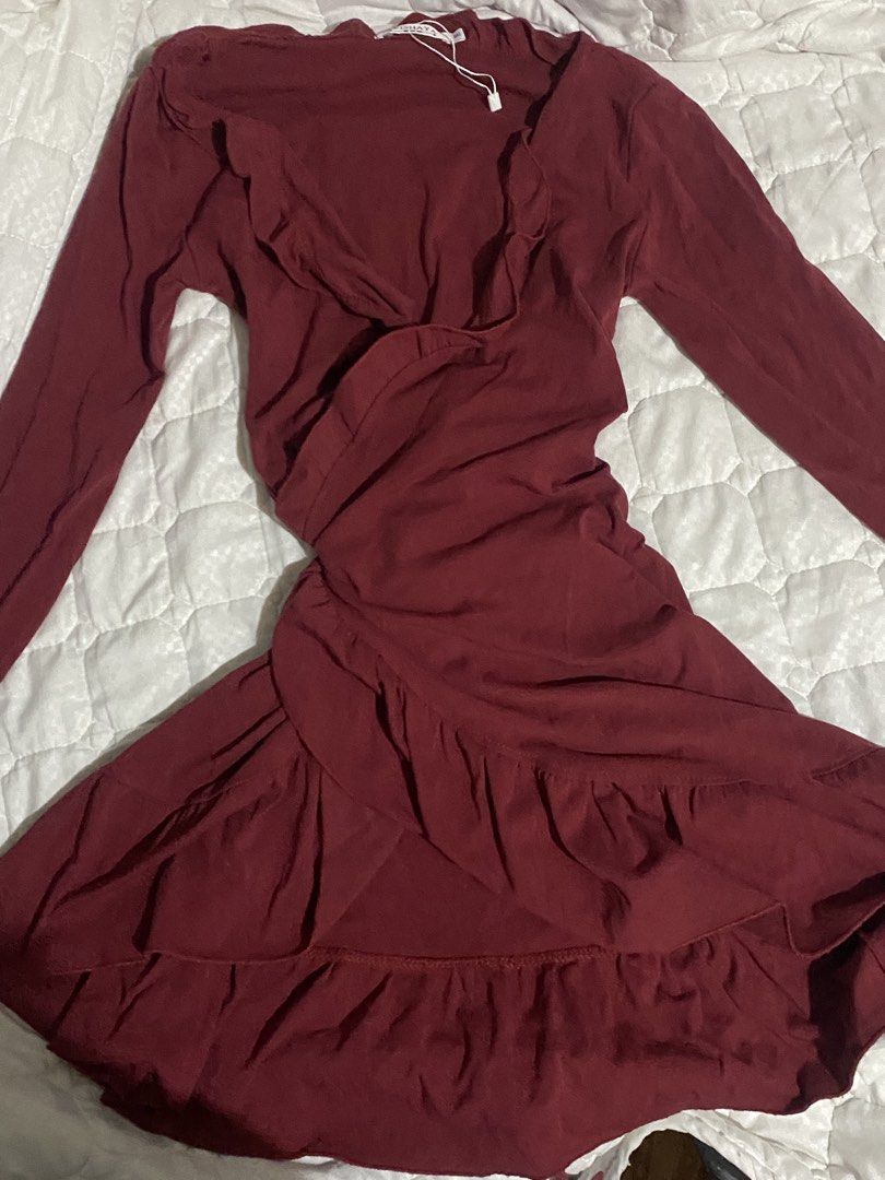 Maroon Wrap-Around bodycon dress (Category: Dresses) located in Manila. Submitted by dear_soleil (Listing ID 1470360572, Image 2). Description: xs-s.