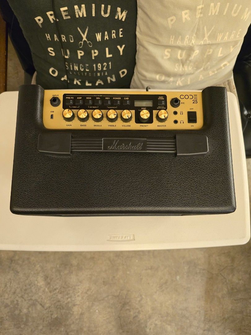Marshall Code 25 Digital Modeling Guitar Amplifier (Category: Soundbars, Speakers & Amplifiers) located in Pasig City. Submitted by peliniojaps (Listing ID 1470497744, Image 3). Description: Marshall CODE25 Like new With box .