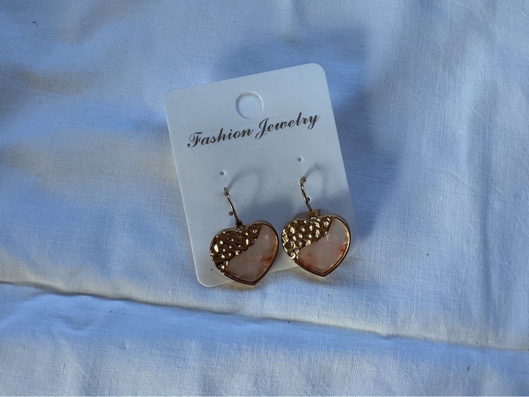 Matchy Earrings Pink and Blue (Category: Earrings) located in Pinamalayan. Submitted by _dragonfly (Listing ID 1470375094, Image 3). Description: 100 take both.