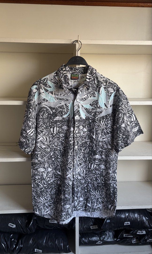 Maui Polo Shirt (Category: Tshirts & Polo Shirts ) located in Manila. Submitted by _revault (Listing ID 1470520577, Image 1). Description: .