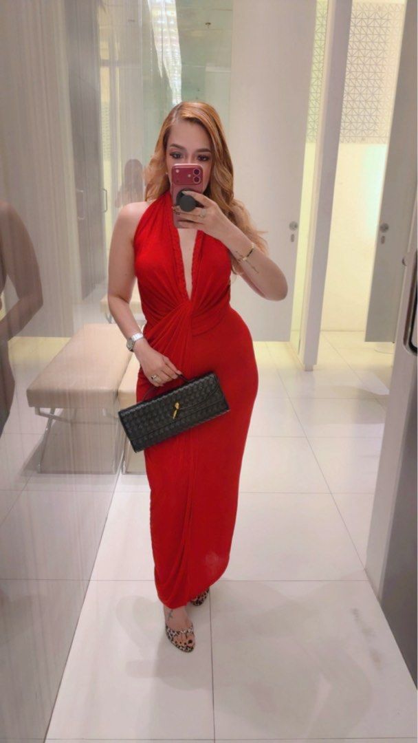 Maxi dress (Category: Evening dresses & gowns) located in Mandaluyong City. Submitted by rachel.cadiz (Listing ID 1470390179, Image 3). Description: Used only once in excellent condition Very nice fit in actual Lakas makasexy & sosyal For events/dinner date/party Med on tag up to semi large (stretchy) .