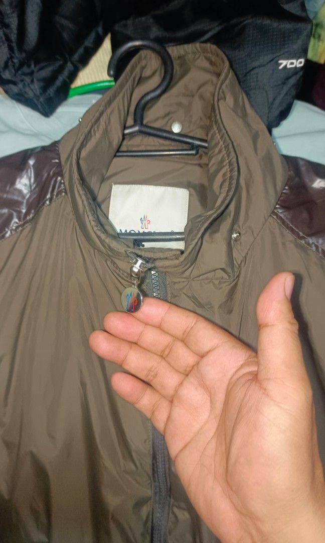 Med large, windbreaker jacket (Category: Coats, Jackets and Outerwear) located in Cainta. Submitted by jc.s0nlineshop (Listing ID 1470546691, Image 2). Description: .