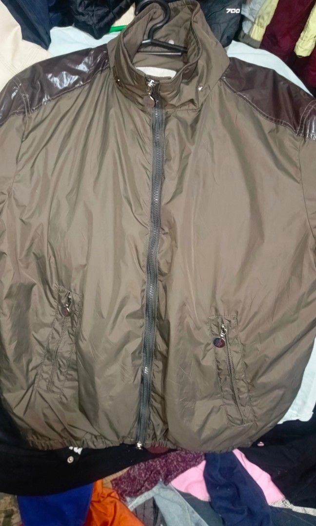 Med large, windbreaker jacket (Category: Coats, Jackets and Outerwear) located in Cainta. Submitted by jc.s0nlineshop (Listing ID 1470546691, Image 1). Description: .