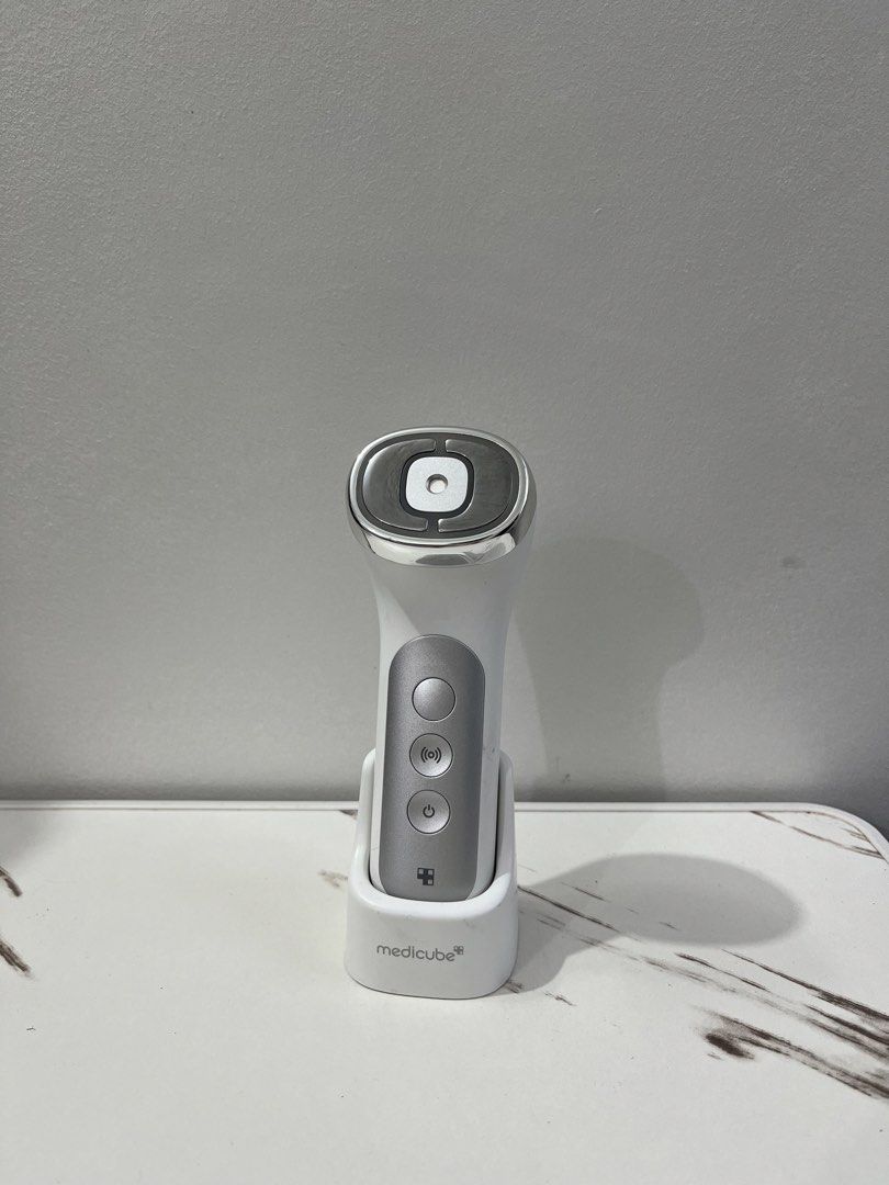 Medicube Age-R Ussera Deep Shot (Category: Face Care) located in Bacacay. Submitted by aiksgoods (Listing ID 1470389364, Image 1). Description: .