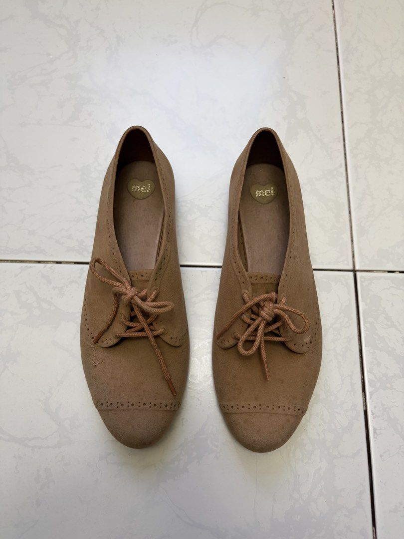 Melissa Old Rose Flats (Category: Loafers) located in San Pedro. Submitted by iarruh (Listing ID 1470400000, Image 2). Description: - Brand: Mel by Melissa - Color: Old rose with laces - Style: Oxford flats with brogue cap toe and round toe design - Details: Lace-up front closure, gold brand logo printed inside a heart shape on the insoles - Needs cleaning .
