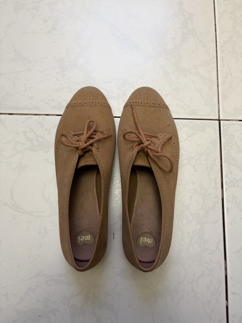 Melissa Old Rose Flats (Category: Loafers) located in San Pedro. Submitted by iarruh (Listing ID 1470400000, Image 1). Description: - Brand: Mel by Melissa - Color: Old rose with laces - Style: Oxford flats with brogue cap toe and round toe design - Details: Lace-up front closure, gold brand logo printed inside a heart shape on the insoles - Needs cleaning .