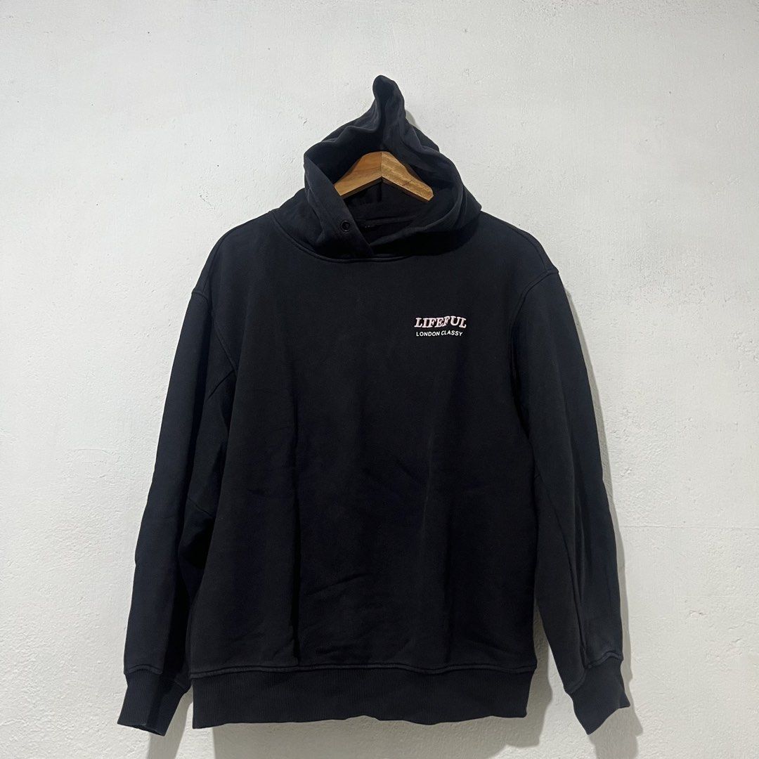 Men's Black Hoodie Jacket [Large] (Category: Coats, Jackets and Outerwear) located in Quezon City. Submitted by jpsstore (Listing ID 1470444458, Image 1). Description: Size: Large Width: 23" Length: 24" Sleeve: 21" No issue MOP: Gcash SHIPPING: J&t | Lalamove.