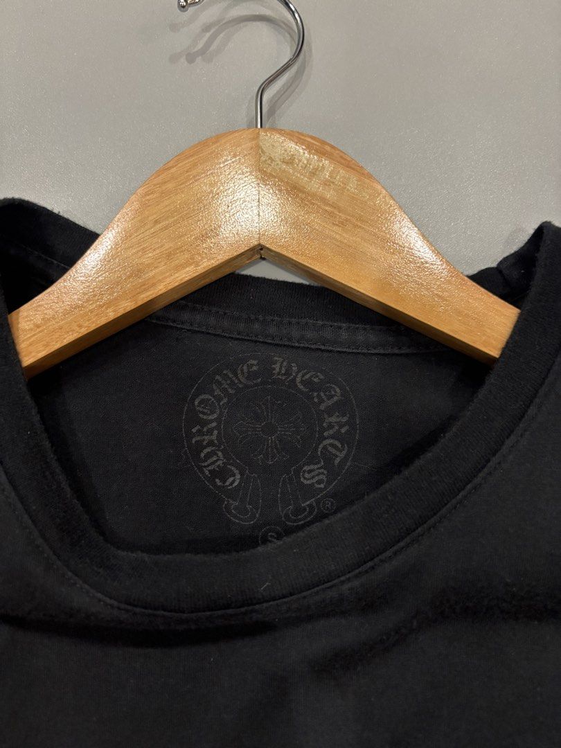 Men’s Crome Hearts Tshirt (Category: Tshirts & Polo Shirts ) located in Cebu City. Submitted by clylejavan060400 (Listing ID 1470472717, Image 3). Description: Men’s Chrome Hearts Tshirt ▪️Size S-Medium ▪️Width 17 ▪️Length 27 ▪️Very good condition ▪️No issue ♻️₱350.00♻️.
