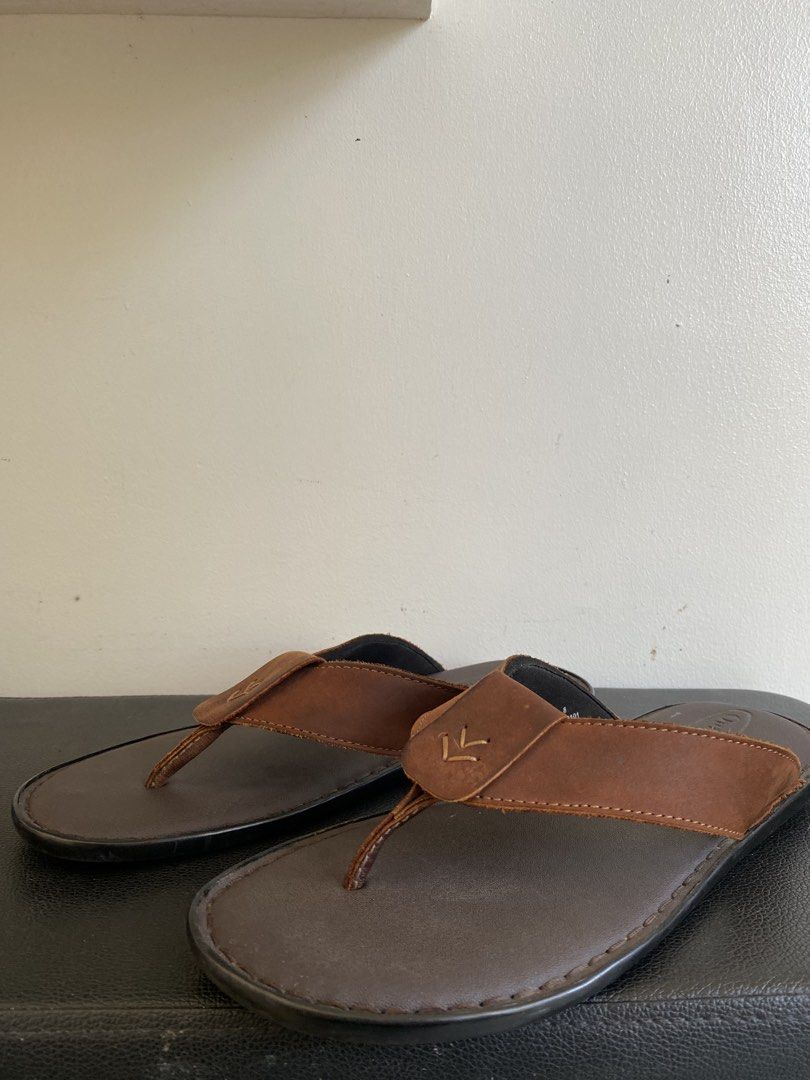 Mens Leather Flip Flops Brown Sandals (Category: Slippers & Slides) located in Manila. Submitted by mickmau (Listing ID 1470366885, Image 1). Description: - Brown leather flip flops - Simple strap design with stitched detailing - Flat dark soles for a clean look - Easy slip-on style - Comfortable everyday sandals for warm weather.